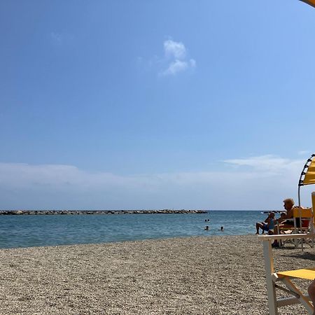 Aria Luce Mare Apartment San Bartolomeo Al Mare Exterior foto